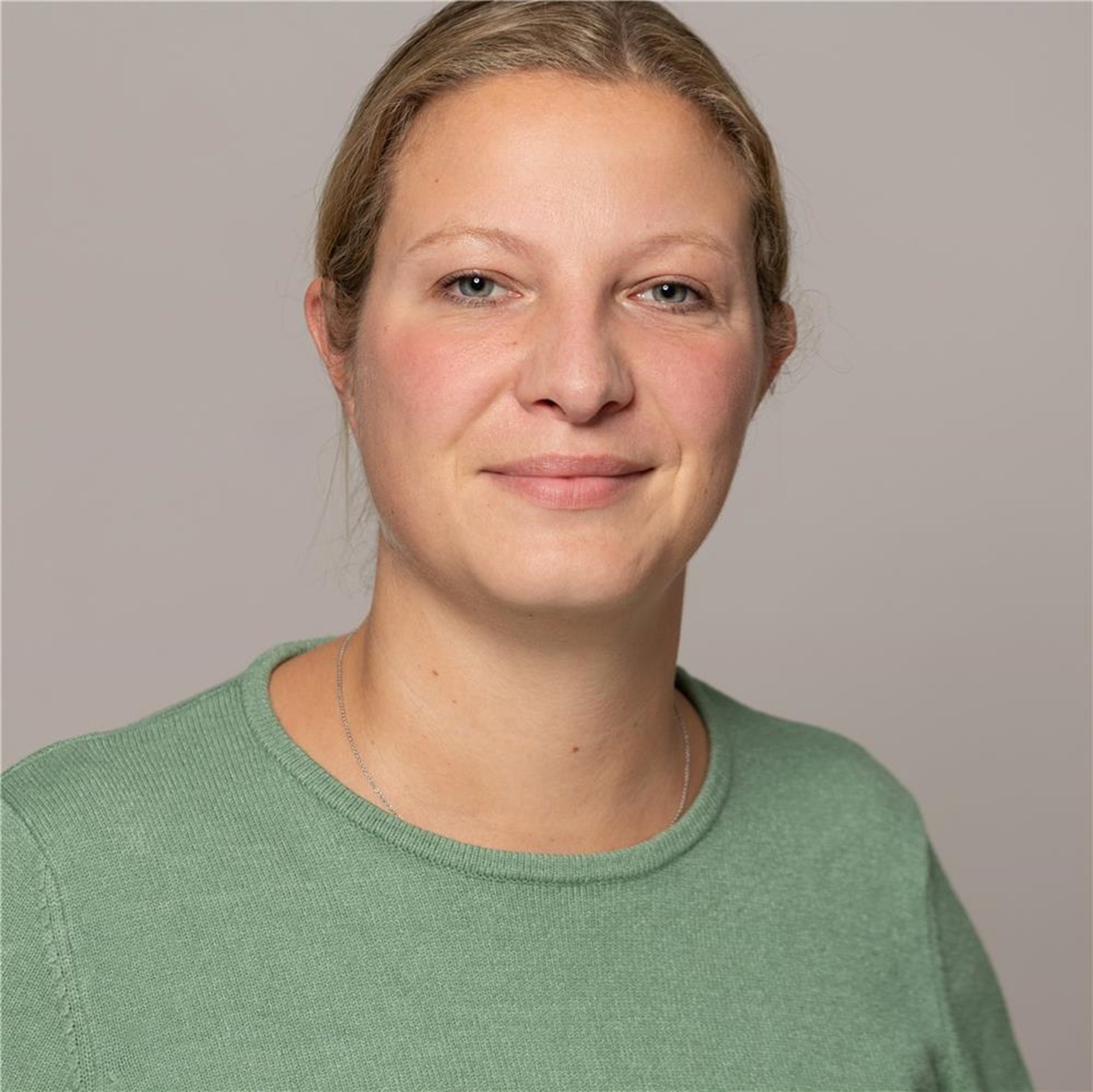 Portrait von Pflegedienstleiterin Nancy Leupert im Alten-und Pflegezentrum St. Nikolaus in Düren